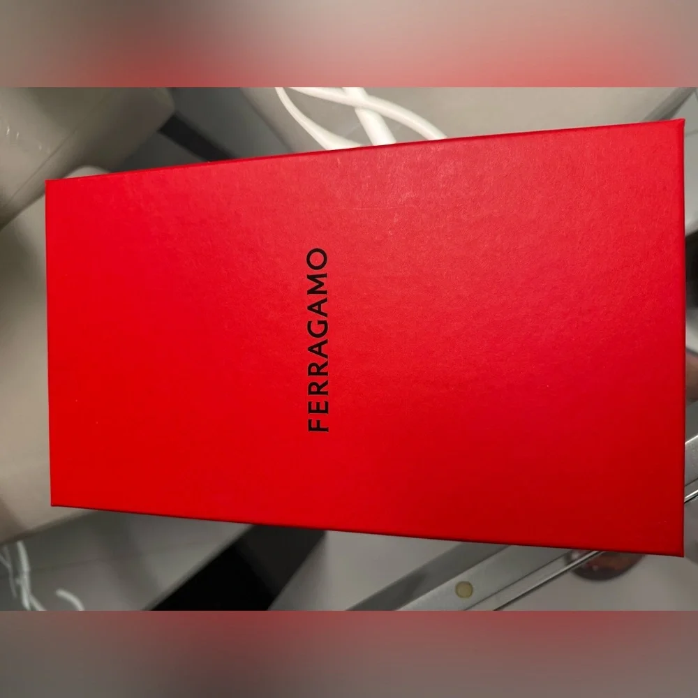 Ferragamo Red Box - Picture 2 of 7